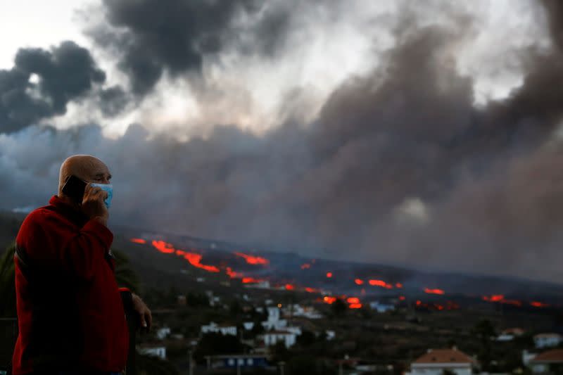 Cumbre Vieja volcano continues to erupt in Spain