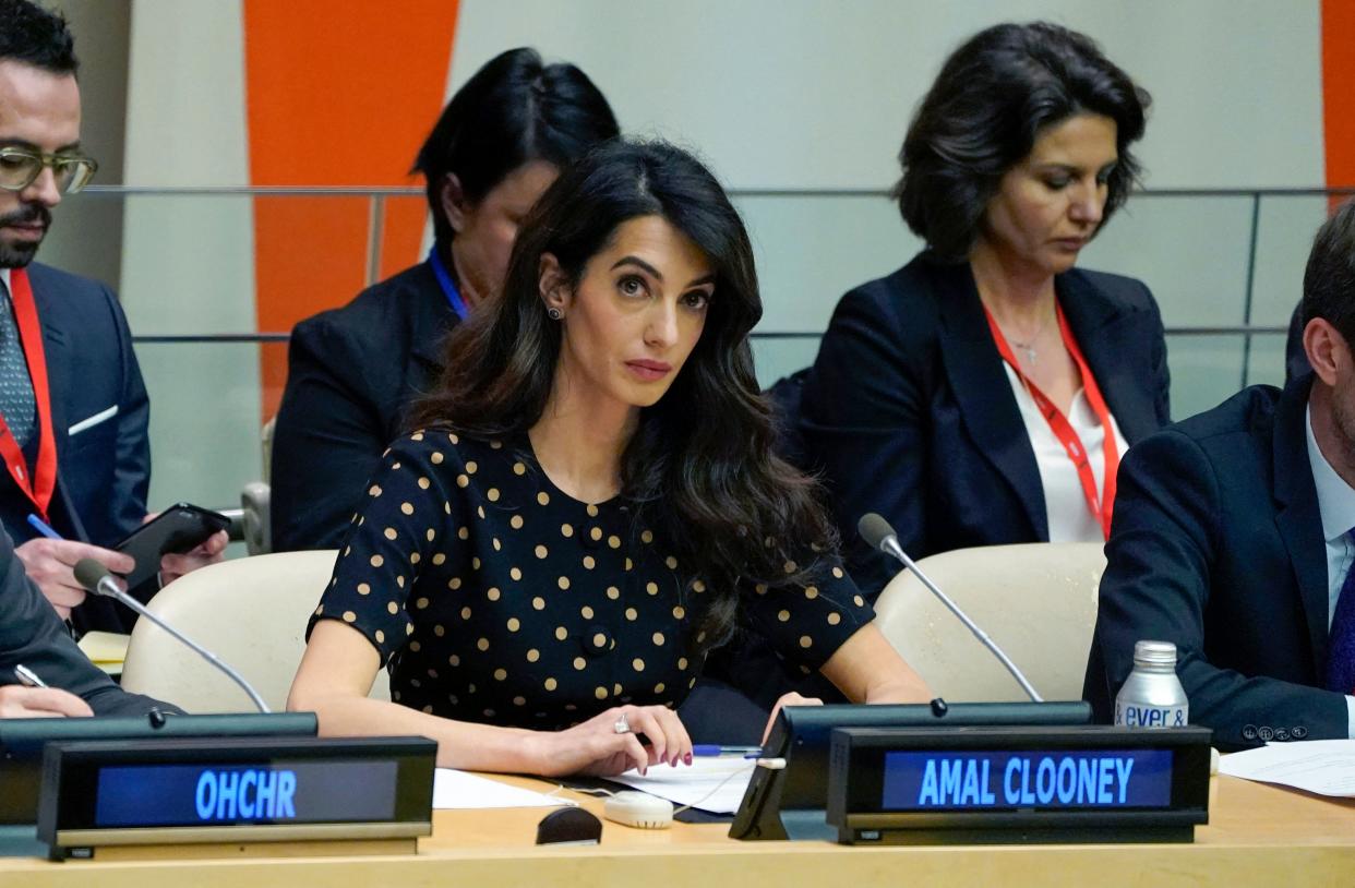 Amal Clooney : qui est cette avocate, épouse de George Clooney, en faveur du mandat d'arrêt contre Netanyahou ? (Photo by TIMOTHY A. CLARY/AFP via Getty Images)