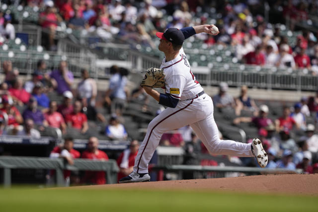 Braves prospect Bryce Elder shows off his golf game 