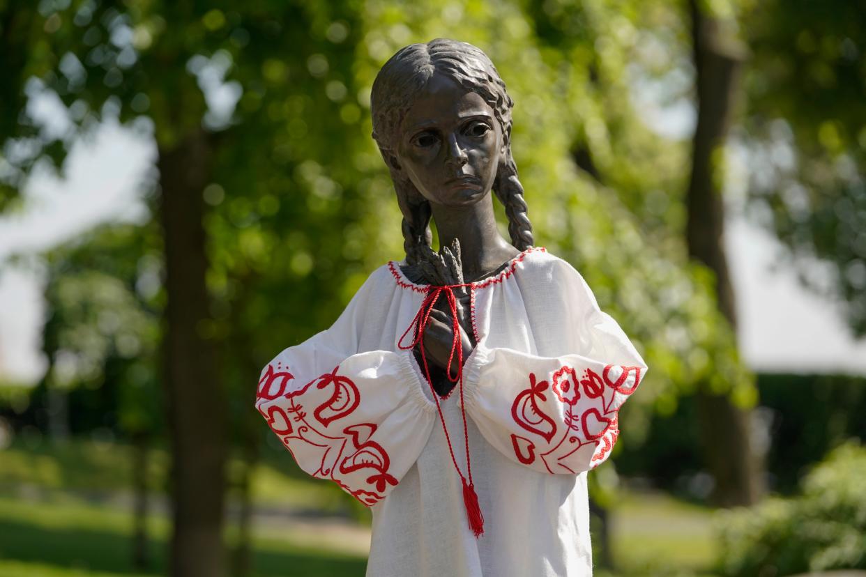 The National Museum of the Holodomor-Genocide for the first time put on the monument ‘Bitter Memory of Childhood’ (a girl with ears of corn) a Ukrainian embroidered shirt (Global Images Ukraine via Getty)