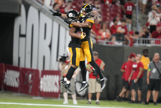 Kenny Pickett, Steelers cruise past Buccaneers