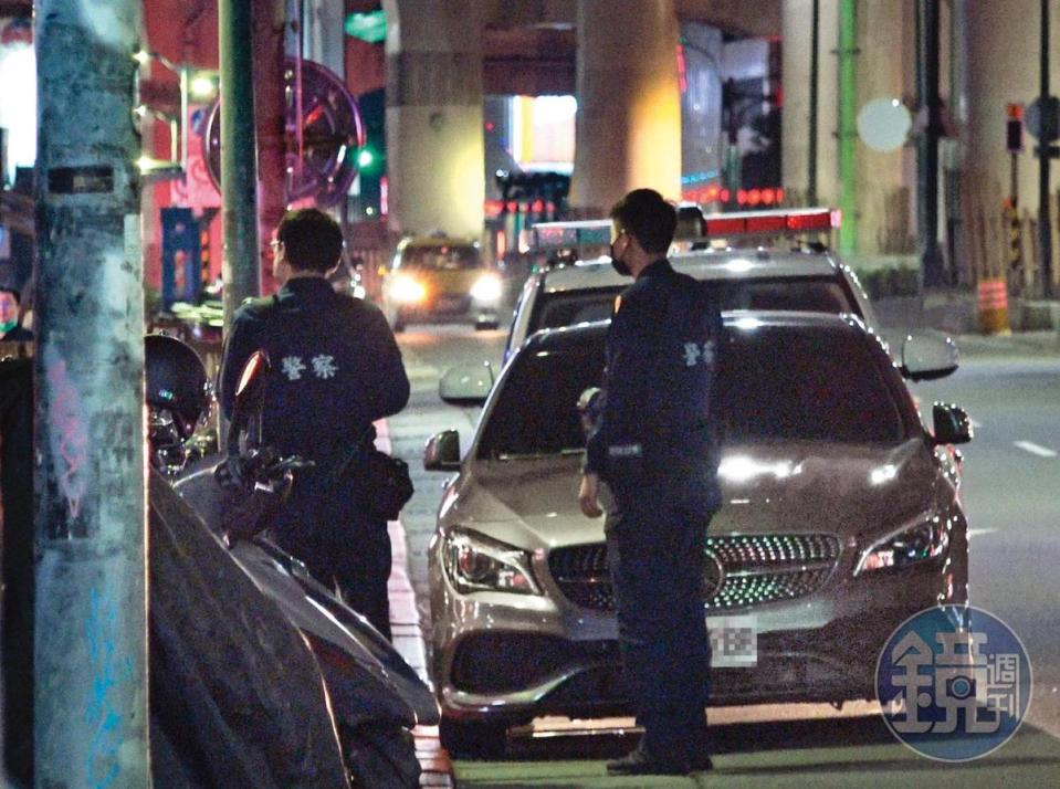 22：50，陳芳語與彥文吃飽喝足期間，車子被開罰單，不過當時他們並不知情，正忙著一邊吃飯一邊恩愛。