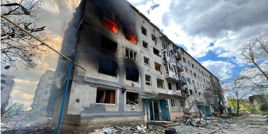 Residential building in Ocheretyno, on which Russians dropped an aerial bomb on April 14