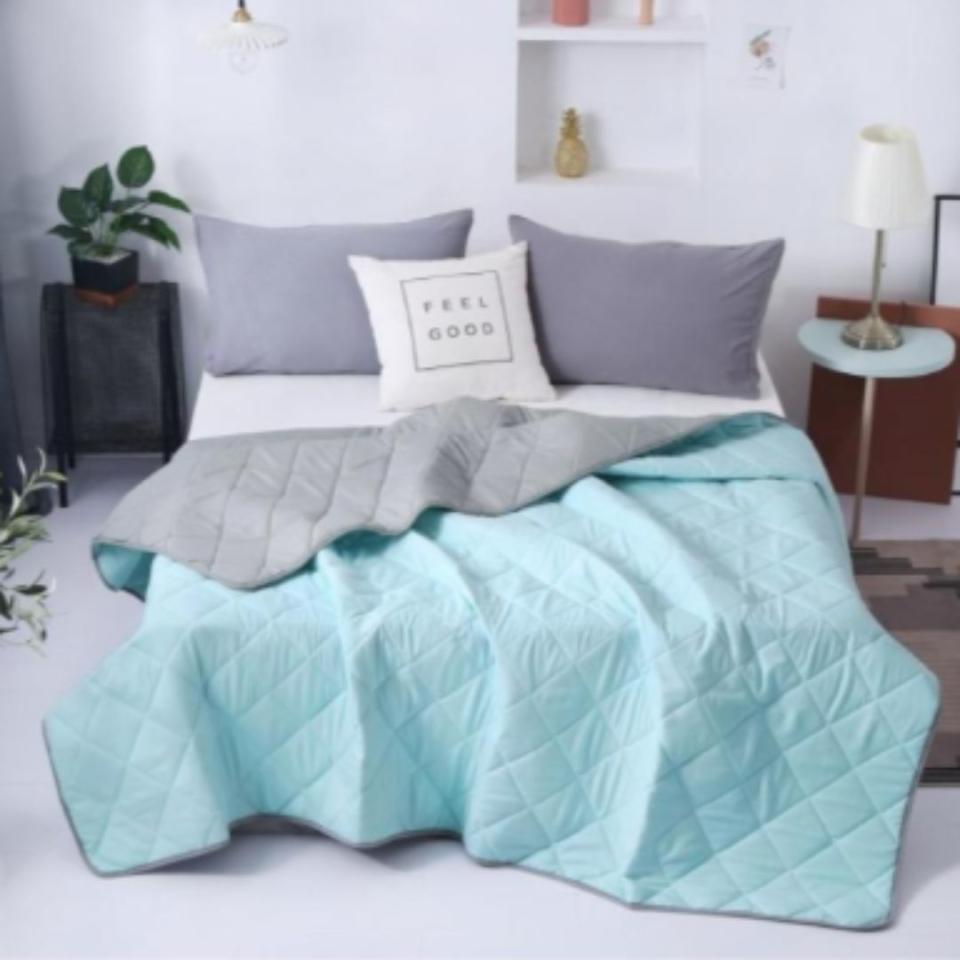 Bedding Day - Soft Microfiber Solid 700TC Summer Comforter. (PHOTO: Zalora)