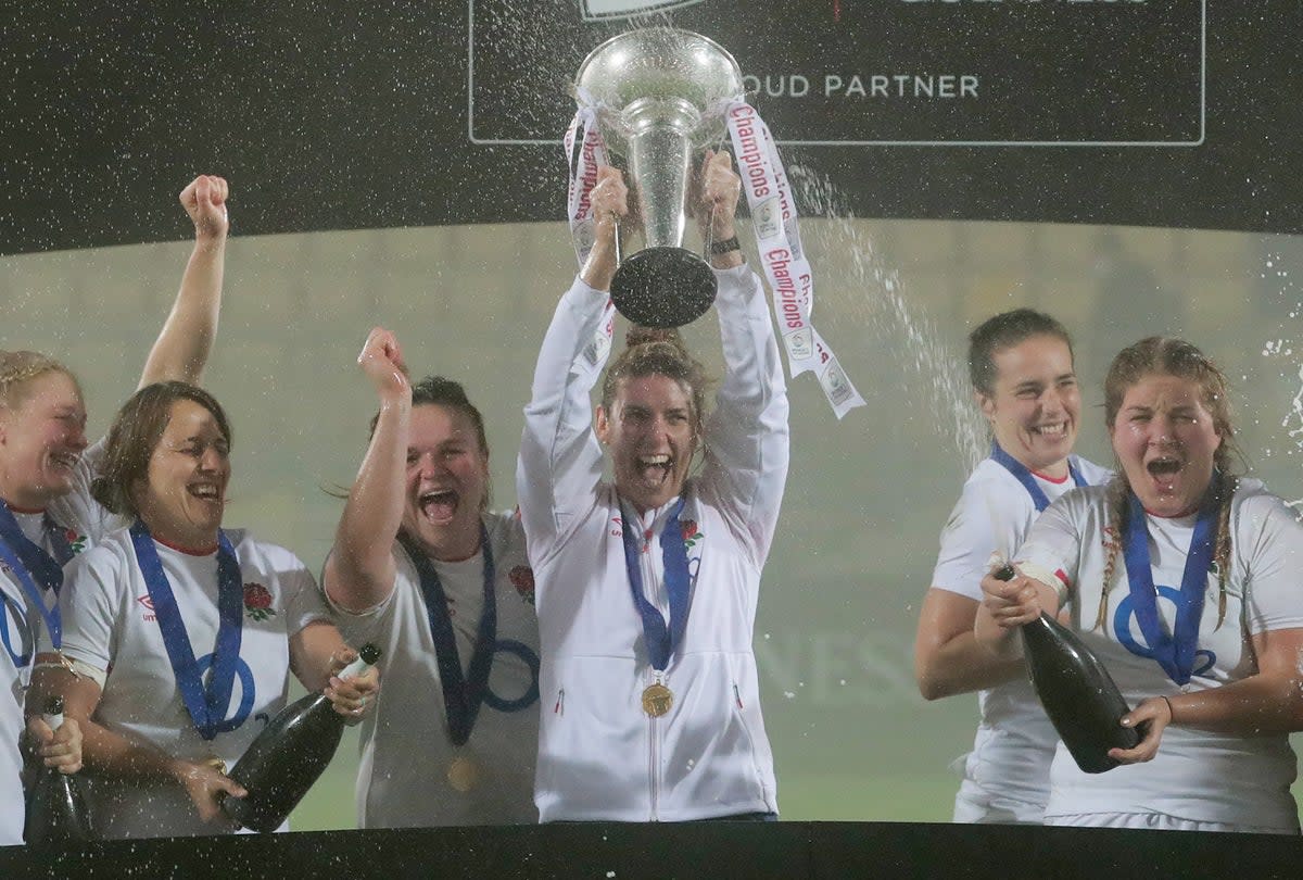 Sarah Hunter lifts the Women’s Six Nations trophy in 2020 (Getty)