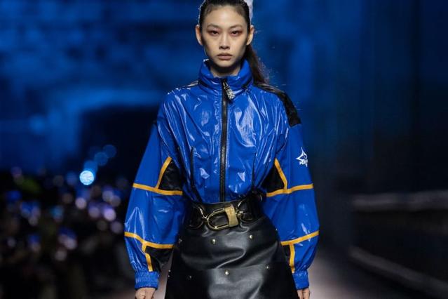 Hoyeon Jung Walks Louis Vuitton's FW22 Runway