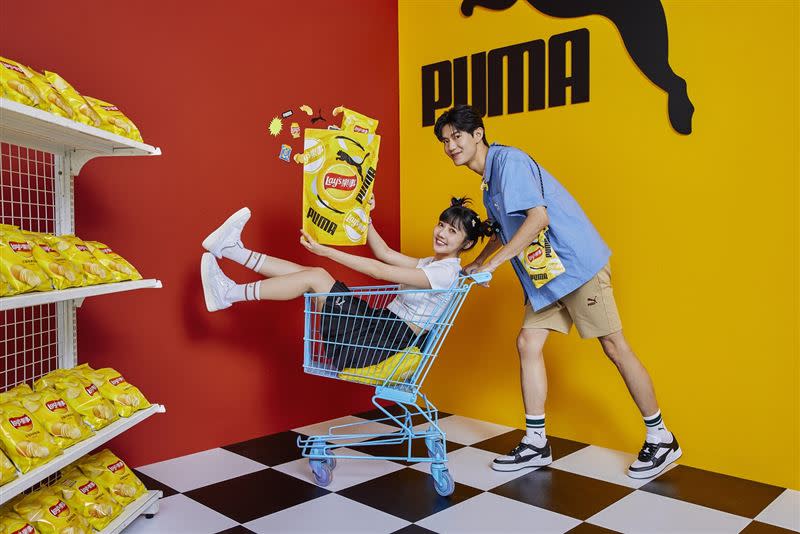 PUMA CA PRO x Lay's聯名潮玩包 。（圖／品牌業者提供）