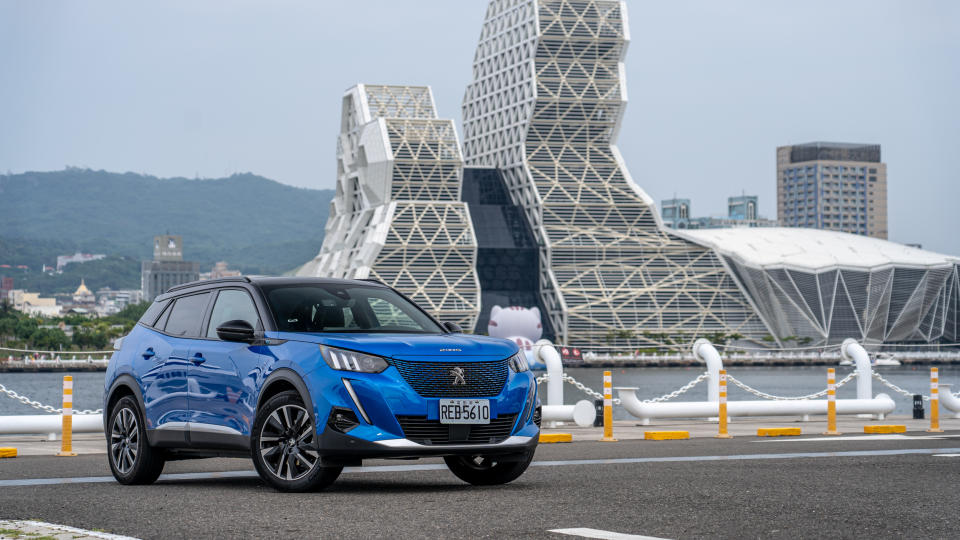 電氣化後，Peugeot e-2008 還能維持既有的法式駕馭美學嗎？