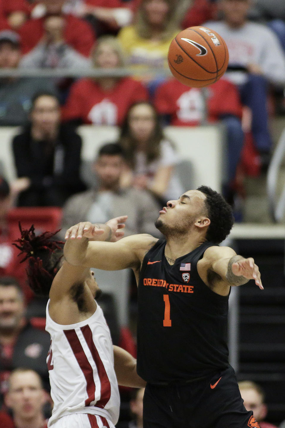 Oregon State guard Sean Miller-Moore, right, and Washington State guard Isaac Bonton go after the ball during the second half of an NCAA college basketball game in Pullman, Wash., Saturday, Jan. 18, 2020. Washington State won 89-76. (AP Photo/Young Kwak)