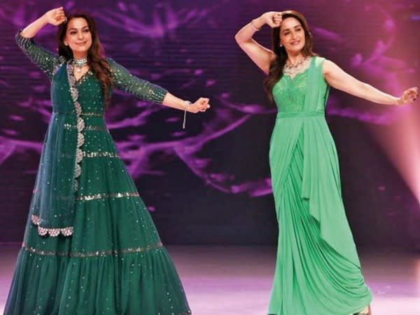 Juhi Chawla and Madhuri Dixit (Image source: Twitter)