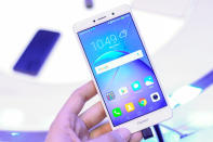 <p><strong>12- </strong><strong>Honor</strong><br>Avec sa gamme de smartphones, la marque connait depuis quelques années un beau succès en France. Ses téléphones Lite, X, View sont souvent plébiscités par les consommateurs qui cherchent un très bon rapport qualité/prix, comme le propose cette marque qui appartient au fabricant chinois Huawei. Elle obtient une note de 91.3/100. Crédit photo : Getty </p>