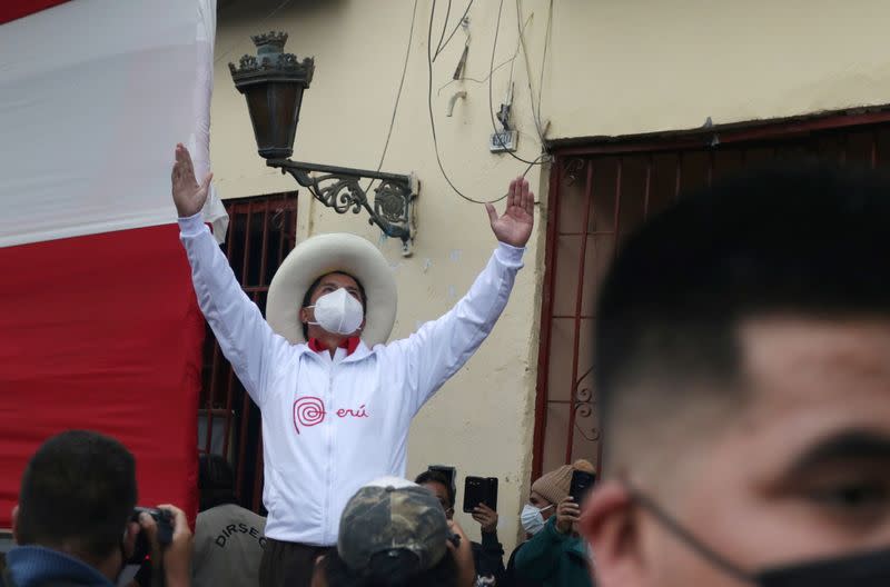 Presidential candidates debate in Peru