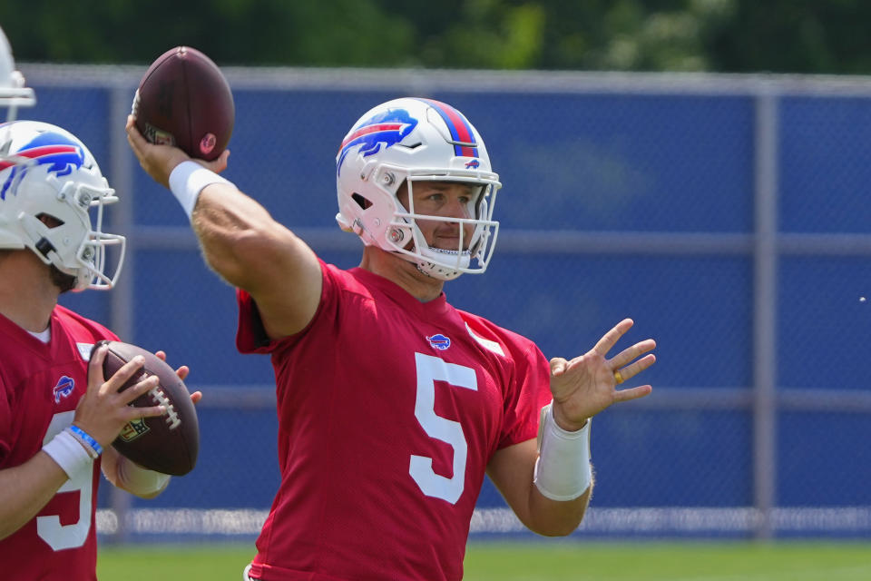 Bills quarterback <a class="link " href="https://sports.yahoo.com/nfl/players/26721" data-i13n="sec:content-canvas;subsec:anchor_text;elm:context_link" data-ylk="slk:Matt Barkley;sec:content-canvas;subsec:anchor_text;elm:context_link;itc:0">Matt Barkley</a> (5) Credit: Gregory Fisher-USA TODAY Sports