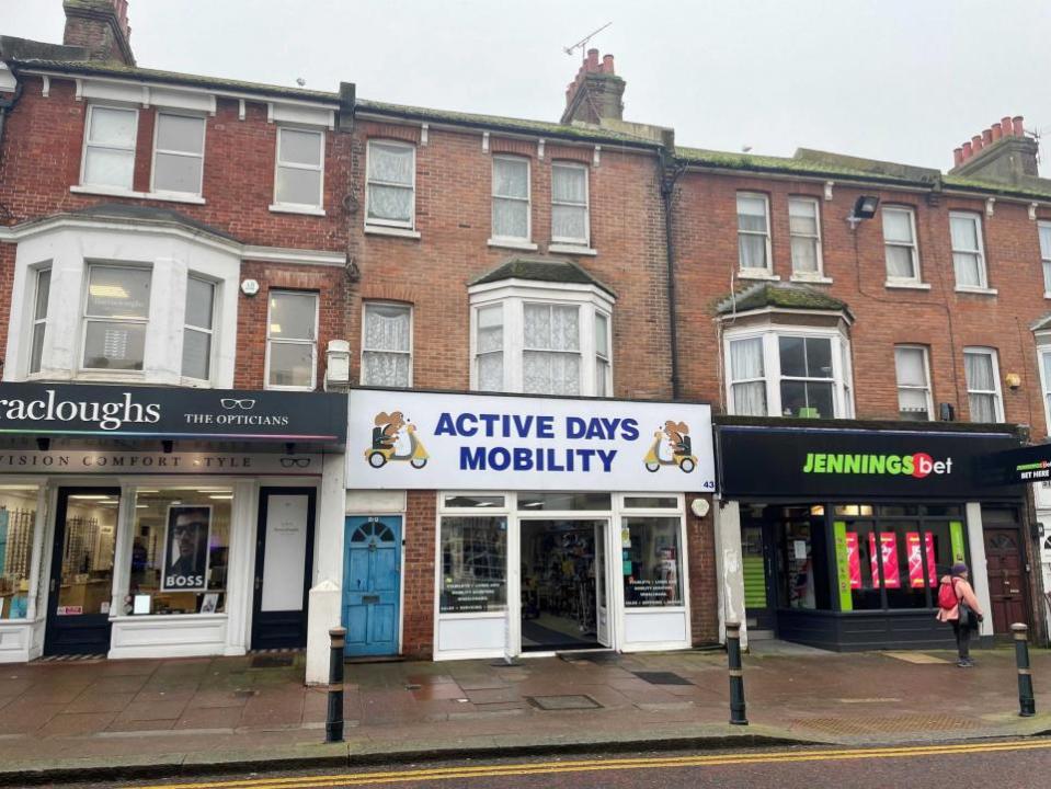 The Argus: 43a Western Road