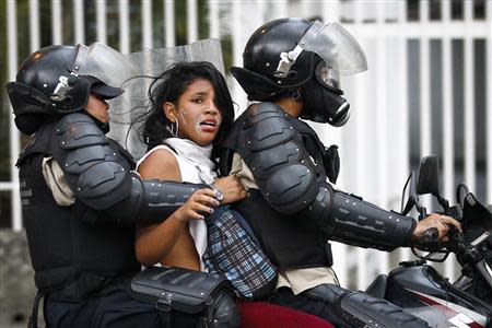 National police transport an anti-government protester detainee during a protest against Nicolas Maduro's government in Caracas March 13, 2014. REUTERS/Carlos Garcia Rawlins