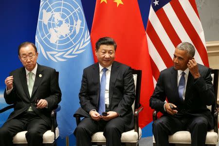 Chinese President Xi Jinping (C), UN Secretary General Ban Ki-moon and U.S. President Barack Obama (R) sit together during a joint ratification of the Paris climate change agreement ceremony ahead of the G20 Summit at the West Lake State Guest House in Hangzhou, China, September 3, 2016. REUTERS/How Hwee Young/Pool