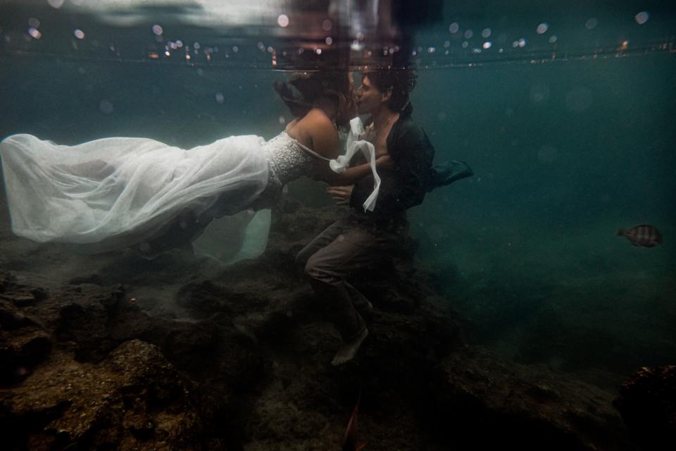 The couple kissing underwater