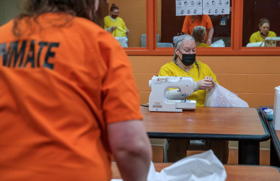 Tracy Heavrin works to sew the last piece of fabric to a tote bag Wednesday, Dec. 22, 2021, during a Launch HOPE Foundation entrepreneurship class at Hamilton County jail. Launch HOPE Foundation is a program, created by Butler University professor Kristi Mitchell, helping incarcerated women develop business ideas.