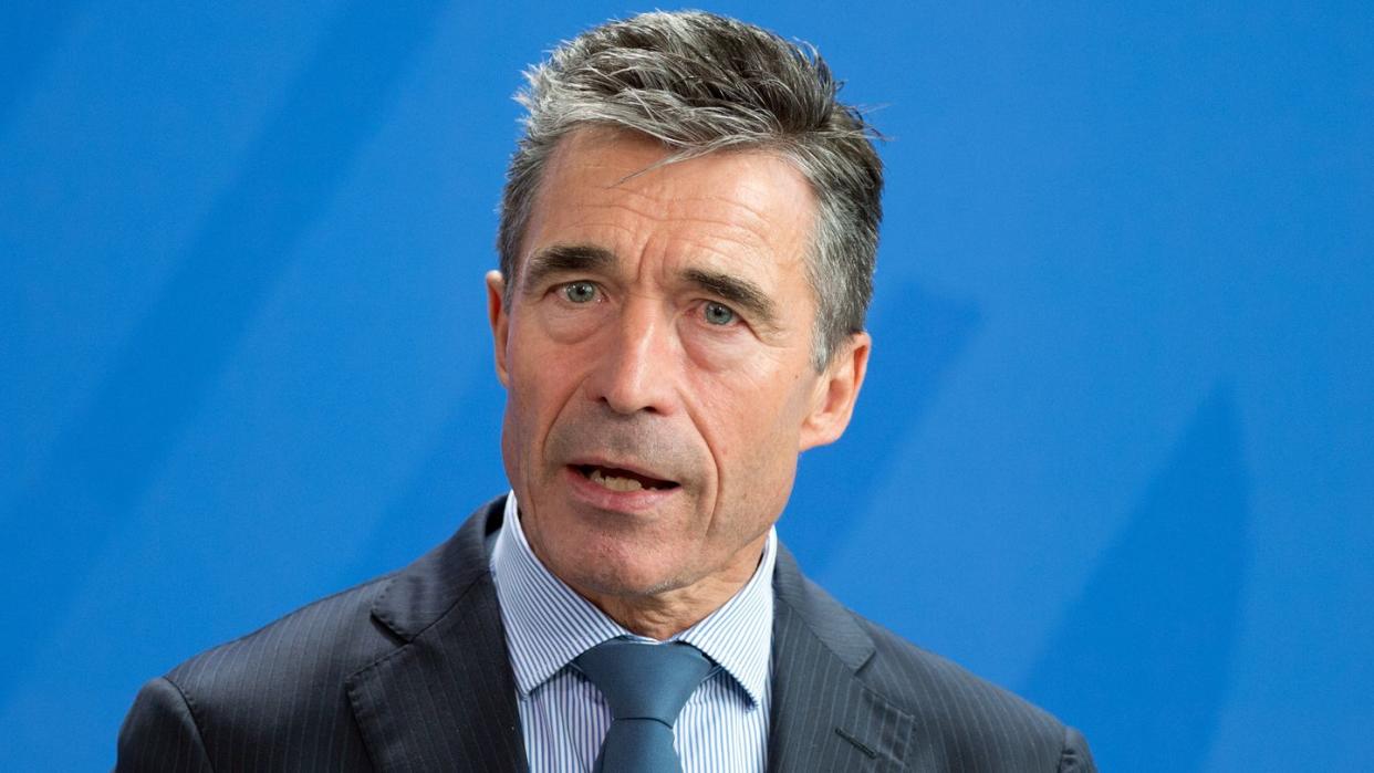 NATO-Generalsekretär Anders Fogh Rasmussen spricht im Kanzleramt während einer gemeinsamen Pressekonferenz mit Bundeskanzlerin Merkel.