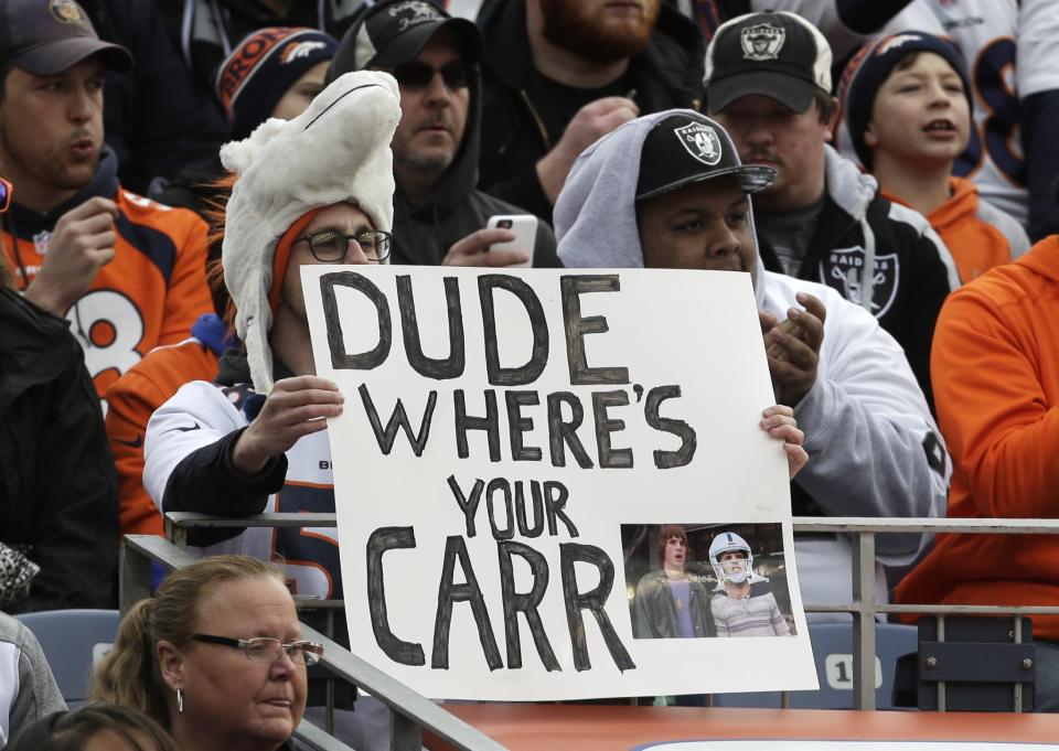 Derek Carr’s late-season injury hurt the Raiders, but it didn’t stop him from being a good Samaritan. (AP)