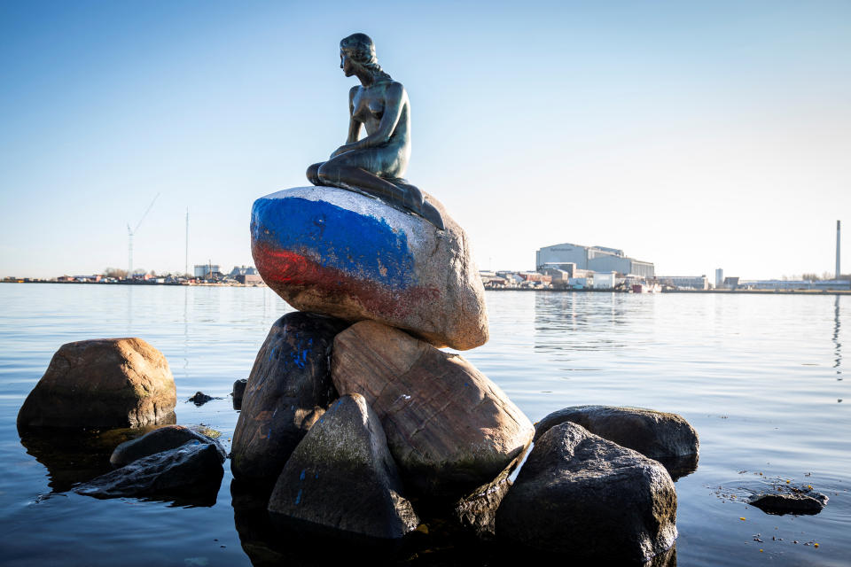 A vandalized statue of the Little Mermaid with the colors of the Russian flag painted on the stone she sits on is seen in Langelinie, Copenhagen, Denmark March 2, 2023. Ritzau Scanpix/Ida Marie Odgaard via REUTERS EDITORS ATTENTION - THIS IMAGE IS PROVIDED BY A THIRD PARTY.  DENMARK OUT.  NO COMMERCIAL OR EDITORIAL SALES IN DENMARK.