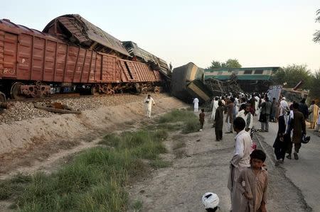 Locals gather at the scene where two trains collided near Multan, Pakistan September 15, 2016. REUTERS/Khalid Chaudry