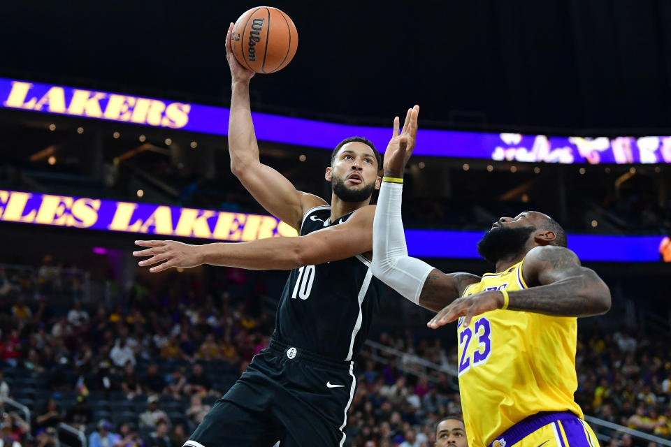 Ben Simmons（出手者）在NBA 2023-24賽季熱身賽首戰就展現進攻慾望。（Gary A. Vasquez-USA TODAY Sports）