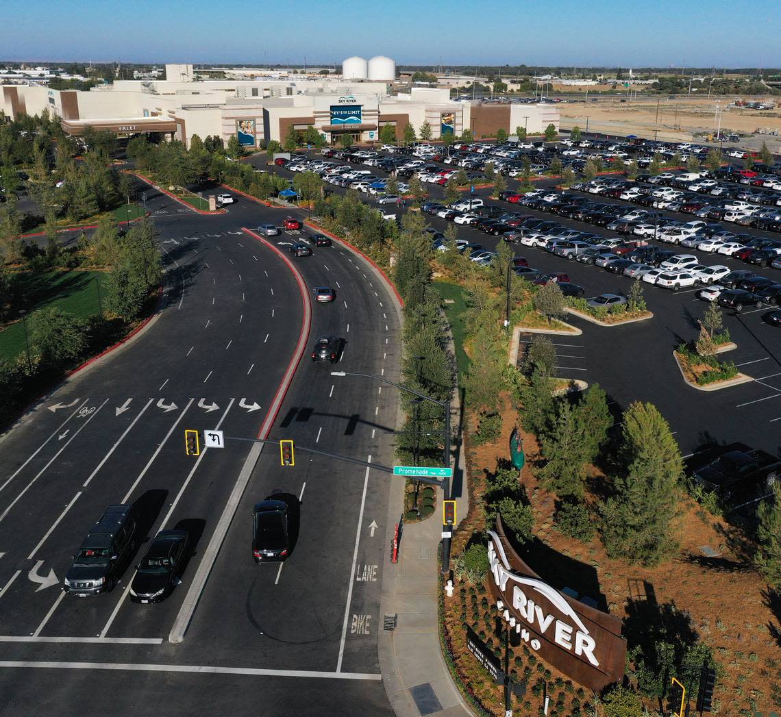The parking lot is nearly full at the then-new Sky River Casino in Elk Grove on in August 2022. Hector Amezcua/hamezcua@sacbee.com