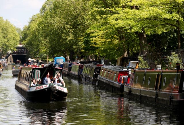 Activity on the Regent’s Canal, Little Venice, London 