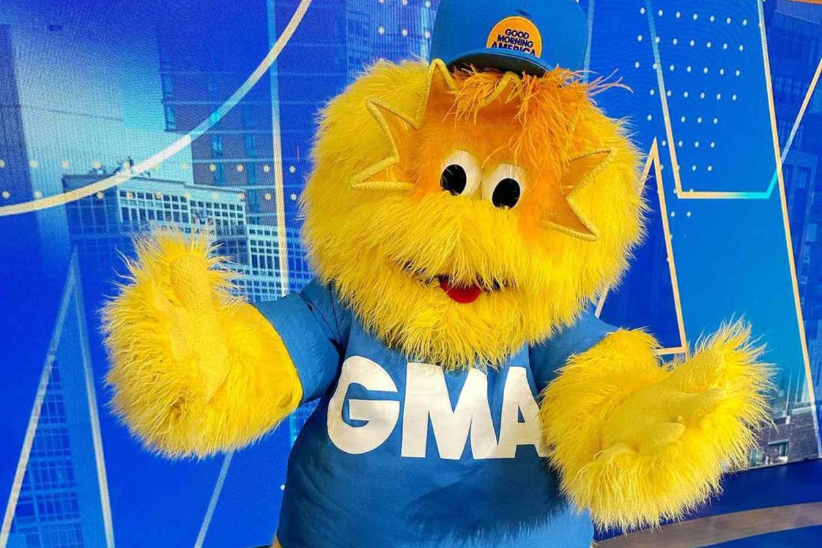 Video MLB Mascots Take Over 'GMA' Before Opening Day - ABC News