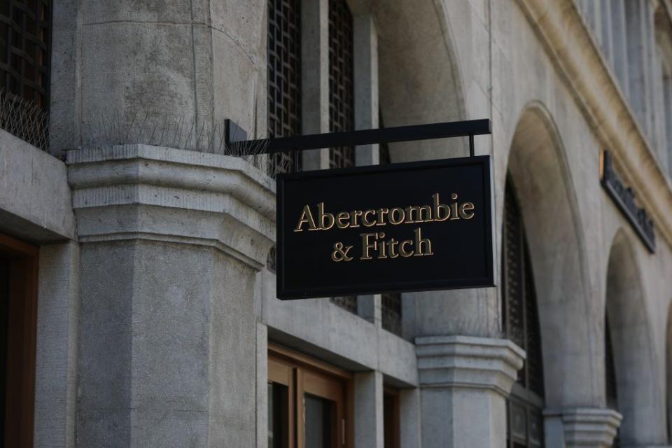 abercrombie and fitch storefront