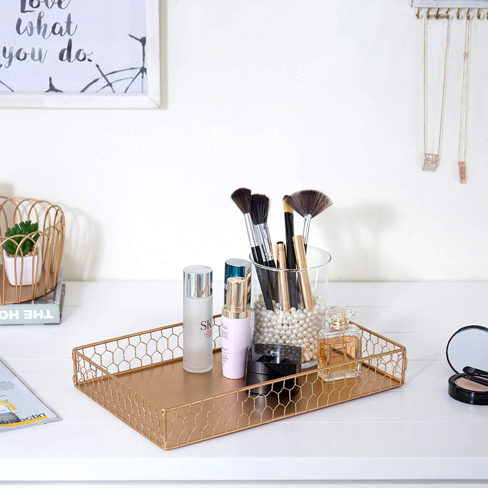 Ice Cube Trays Make the PERFECT Makeup Organizers