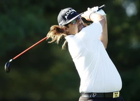 Andres Gonzales of the U. S watches his tee shot on the second hole during the final practice round for the 2011 U.S. Open golf tournament at Congressional Country Club in Bethesda, Maryland, June 15, 2011. REUTERS/Jeff Haynes