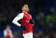 <p>Si Manchester City a officiellement renoncé à faire signer Alexis Sanchez, de son côté Manchester United semble plus proche que jamais d’engager le Chilien. En effet, Sky Sport annonce qu’un échange entre Henrikh Mkhitaryan et Alexis Sanchez est à l’étude. L’Arménien intéresse fortement Arsenal, qui semble s’être résigné à perdre son attaquant. De son côté, le Chilien aurait cédé aux avances des Red Devils, qui vont faire de lui le joueur le mieux payé de Premier League. (Photo Getty) </p>