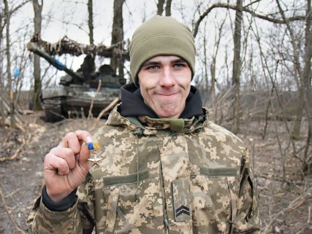 PHOTO: Ukrainian tank commander Ihor Levchenko shows off his gold star medal for heroism. (ABC)