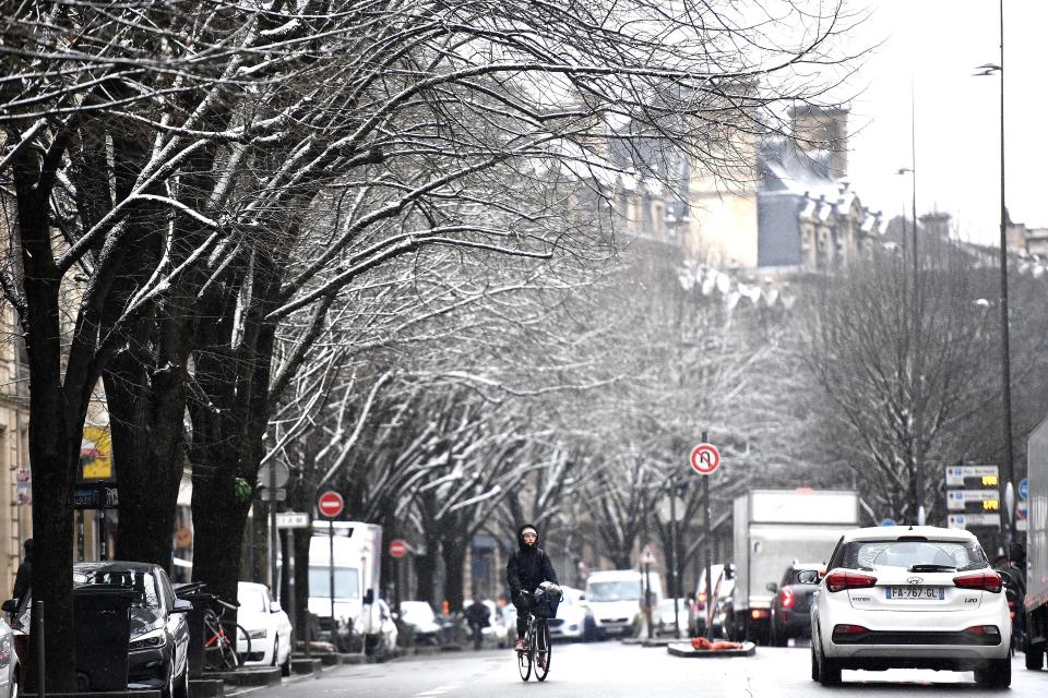 Une vingtaine de départements du nord de la France sont en vigilance orange neige et verglas pour ce mardi 16 janvier. Près de 40 sont concernés mercredi.