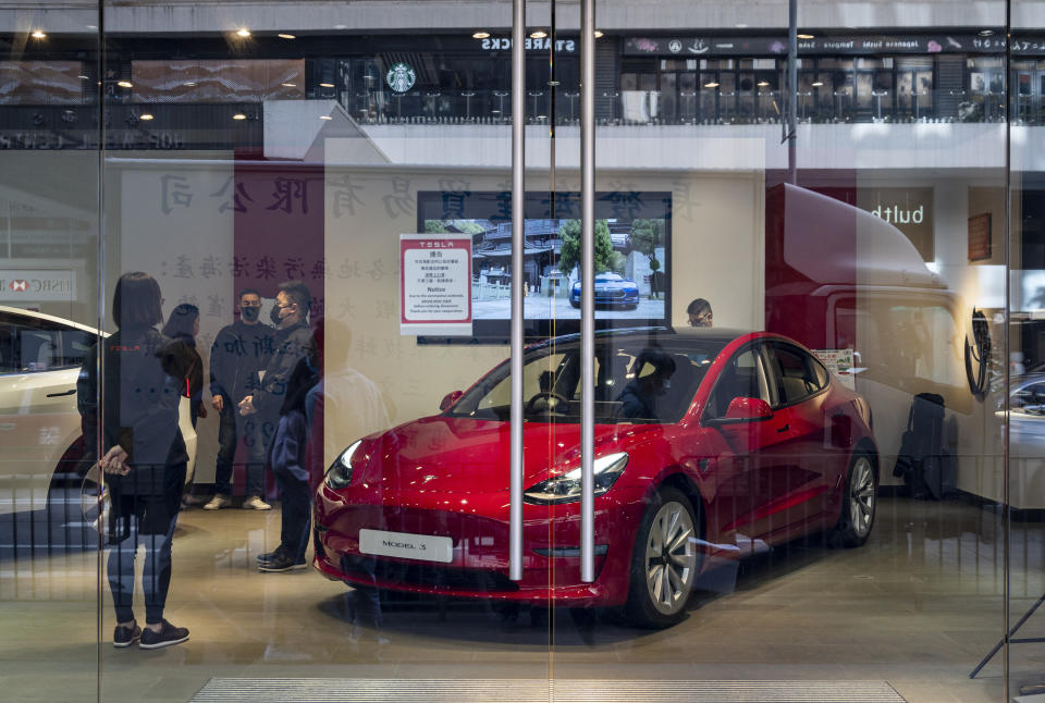 去年本港電動私家車登記總數首次超越汽油車，反映電動車已漸成主流。