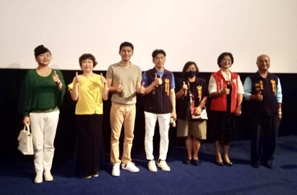 惡女電影導演宋欣穎（左二）出席新竹市母親節公益電影放映會。（圖/記者黃溎芬攝影）