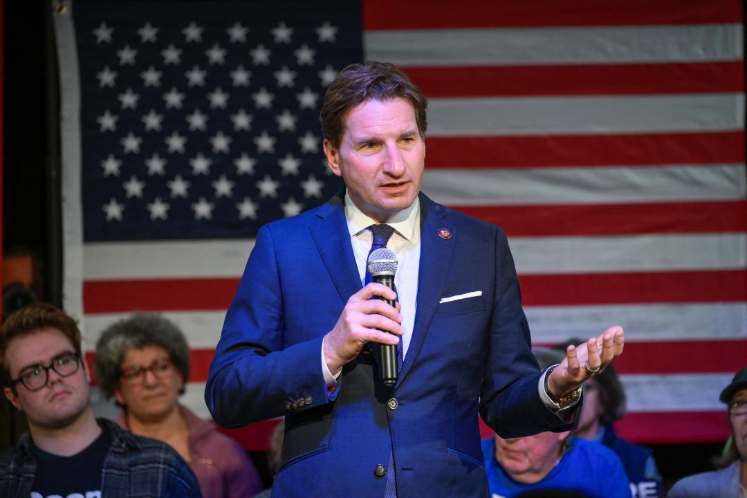 Dean Phillips speaks to supporters at a campaign event, ahead of the New Hampshire presidential primary election in Rochester, New Hampshire on January 21, 2024. (Faith Ninivaggi/Reuters)