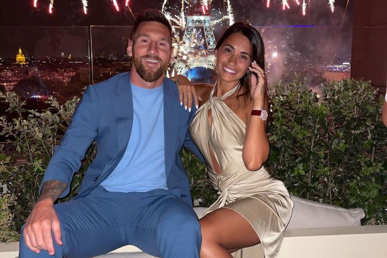 Antonela Roccuzzo y Lionel Messi se conocen desde chicos y son una de las parejas más estables de la Selección. De hecho, se dice que fue la rosarina quién convenció a La Pulga cuando éste pensó en no volver a calzar más la camiseta argentina