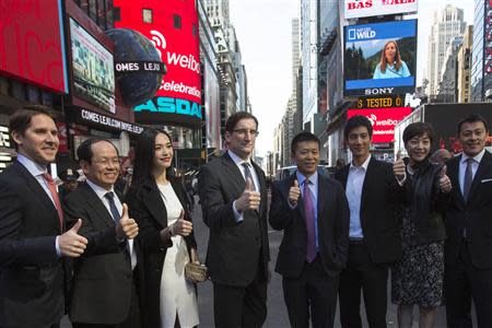 Weibo Corporation Chairman Charles Chao (4th R) poses after a visit to the NASDAQ MarketSite in Times Square in celebration of its initial public offering (IPO) on The NASDAQ Stock Market in New York April 17, 2014. REUTERS/Andrew Kelly