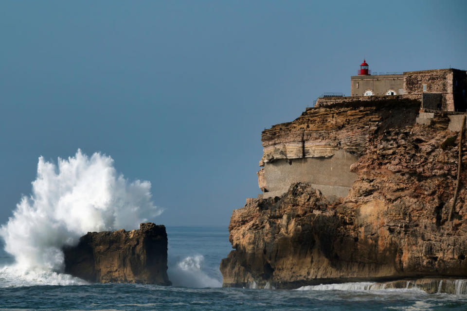 Portugal, Nazaré, um paraíso para surfistas.  Foto Shutterstock