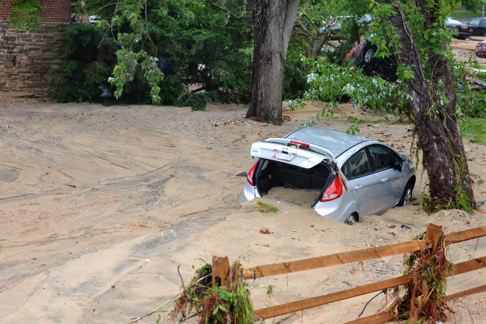 Devastating flood waters rip through Ellicott City, Md