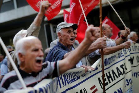 Greek pensioners shout slogans during a demonstration against planned pension cuts in Athens, Greece, October 3, 2017. REUTERS/Alkis Konstantinidis