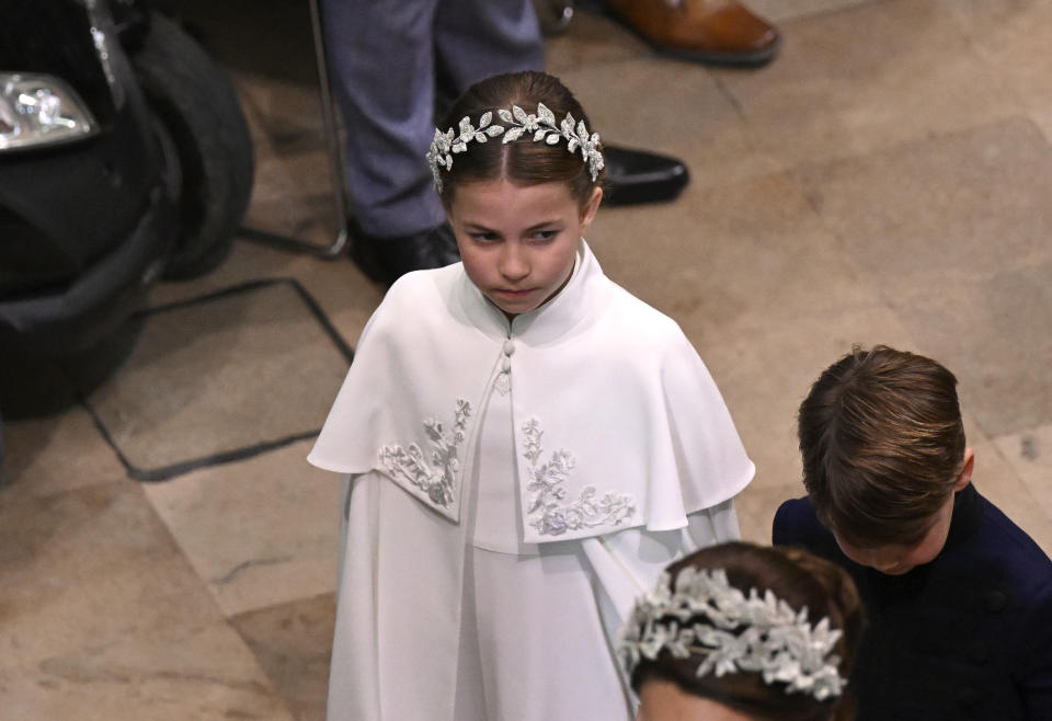 La princesa Charlotte y el príncipe Luis salen de la Abadía de Westminster tras la coronación del rey Carlos III en Londres, el sábado 6 de mayo de 2023. (Gareth Cattermole/Pool Photo via AP)