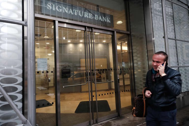 Una sucursal de Signature Bank se encuentra en Manhattan el 13 de marzo de 2023 en la ciudad de Nueva York.