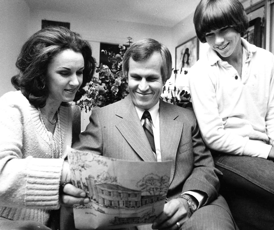 Cindy, Charlie and Chris Stenholm during his congressional years.
