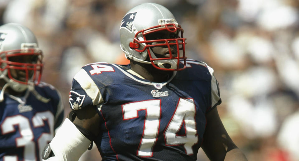 Former NFL lineman Kenyatta Jones died Saturday at 39. (Getty Images)