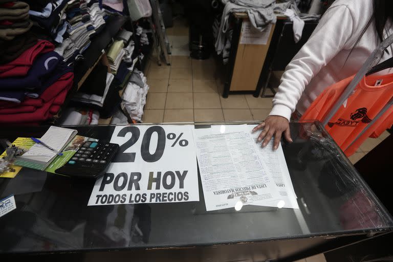 Todavía no se estabilizaron los precios frente a la disparada del dólar blue