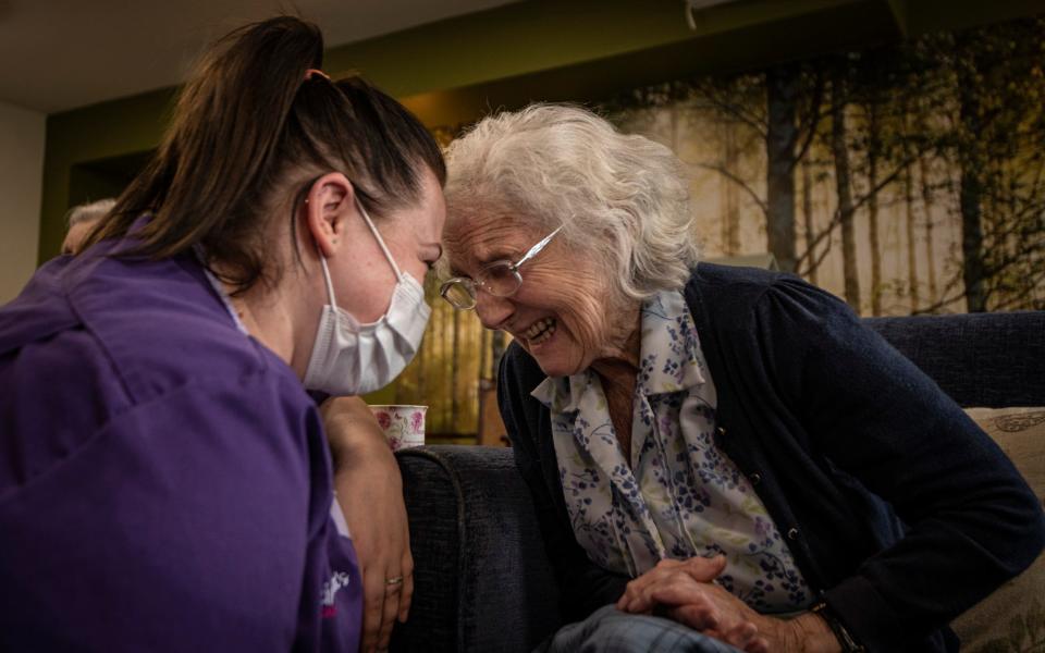 Jacie Whittaker, team leader, with Gloria, 86, at Normanby House Residential Home, Scarborough - Simon Townsley